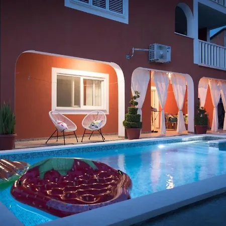 J&j With Swimming Pool * Podstrana