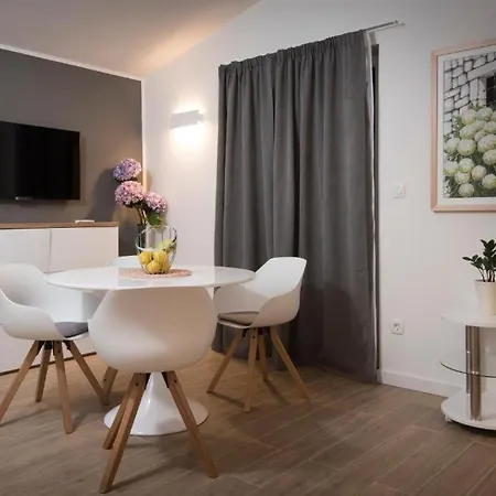 Apartamento J&j With Swimming Pool Podstrana