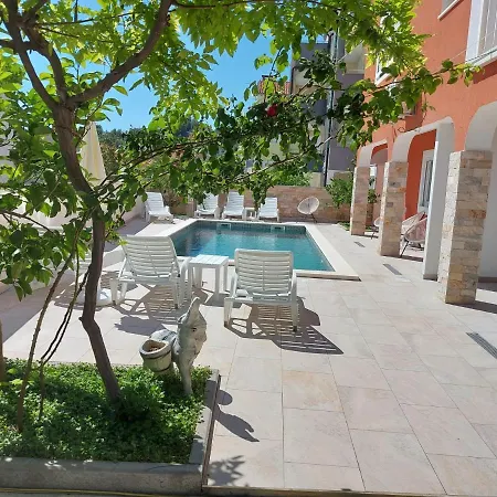 J&j With Swimming Pool
