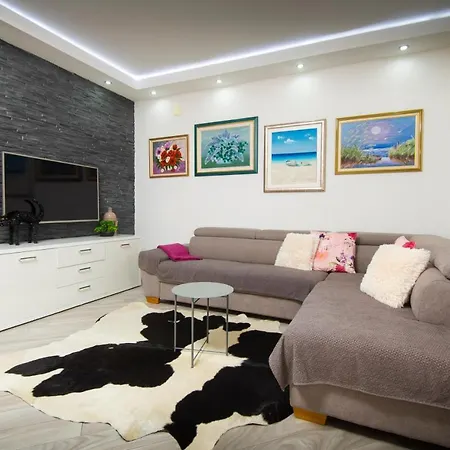 Apartamento J&j With Swimming Pool Podstrana
