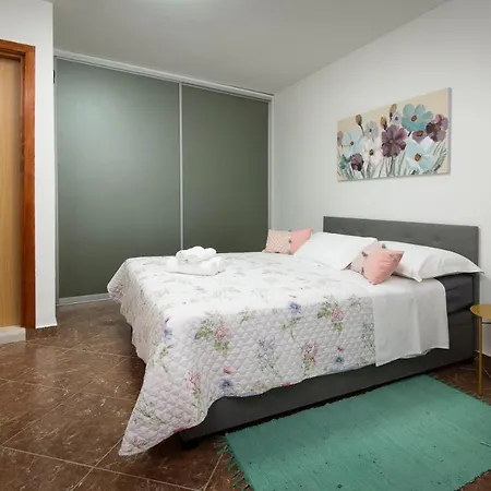 Apartamento J&j With Swimming Pool Podstrana
