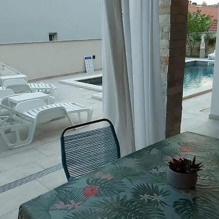 Apartmán J&j With Swimming Pool